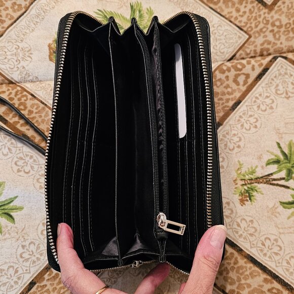 Guess Large Black Zip Around Wallet NEW - Picture 3 of 3